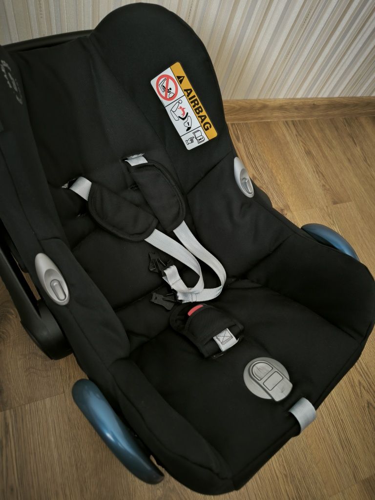 Автокресло Maxi-Cosi CabrioFix Black Reflection