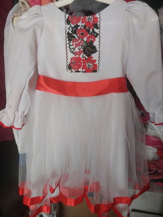 Продам плаття вишите.