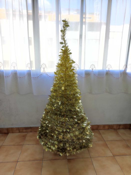 Árvore de Natal Dourada