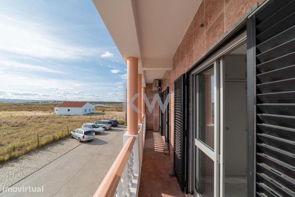 Moradia T4 em Vila Real Santo António com vista para a Reserva Natural