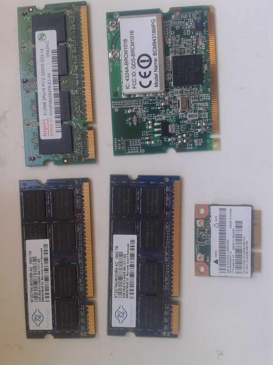 Pamięć do laptopa 2x2 gb, 512mb plus 2 karty wifi