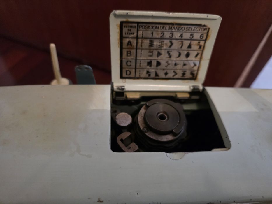 Maquina de costura Alfa 109 portátil