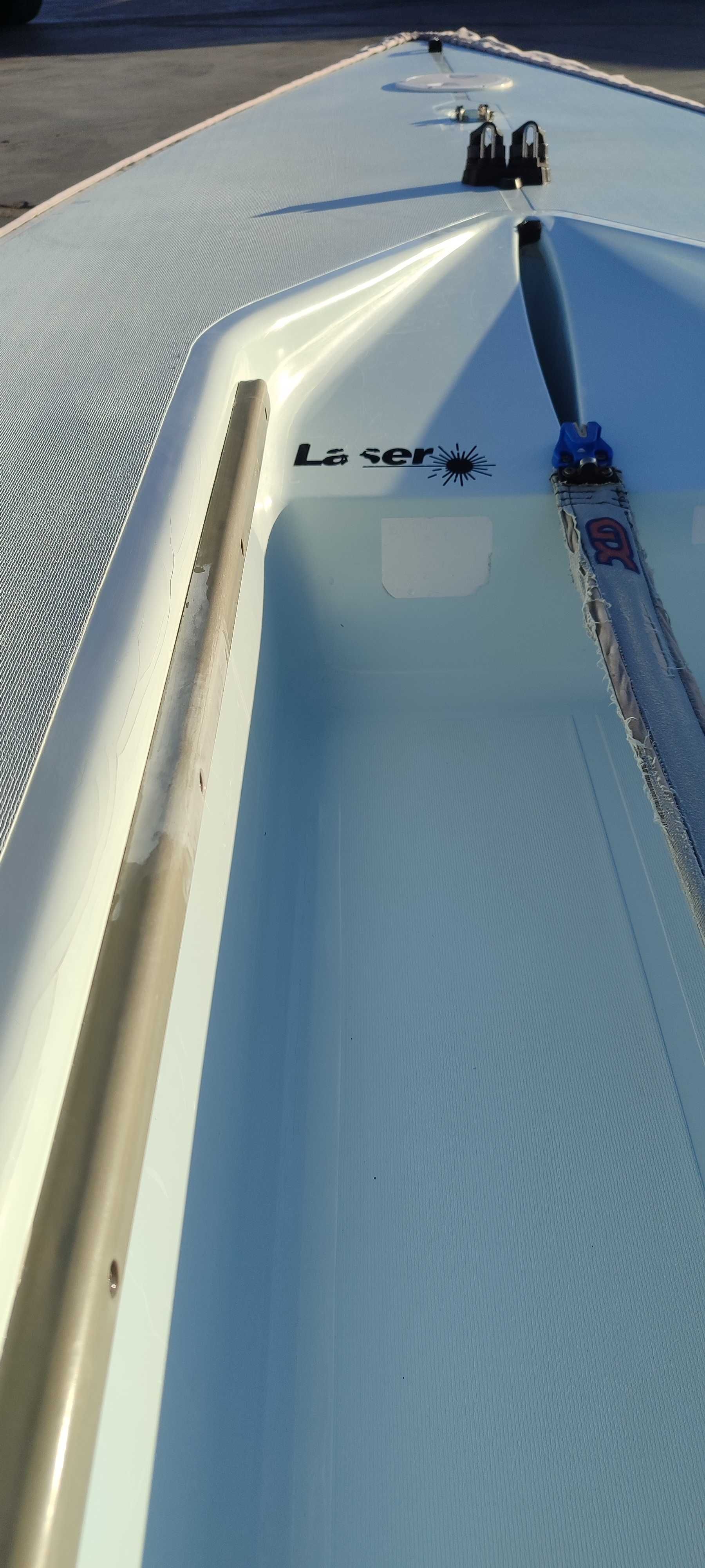 Barco à vela - Casco ILCA Laser Performance "Ice Blue"