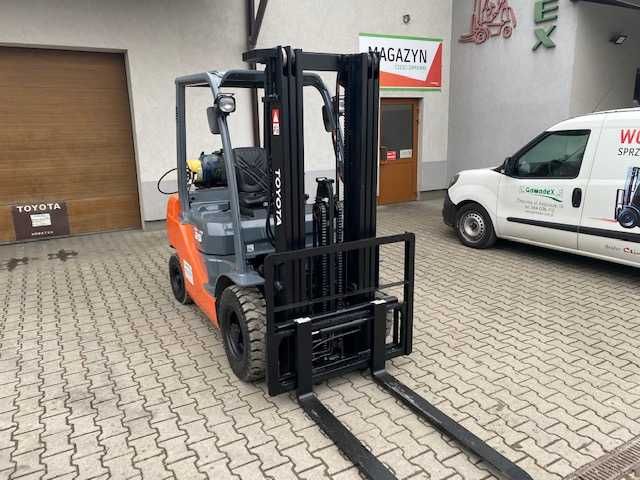 Wózek widłowy Toyota 02-8FGF25, 2,5t, LPG, 2018r, Triplex 4,7m, UDT