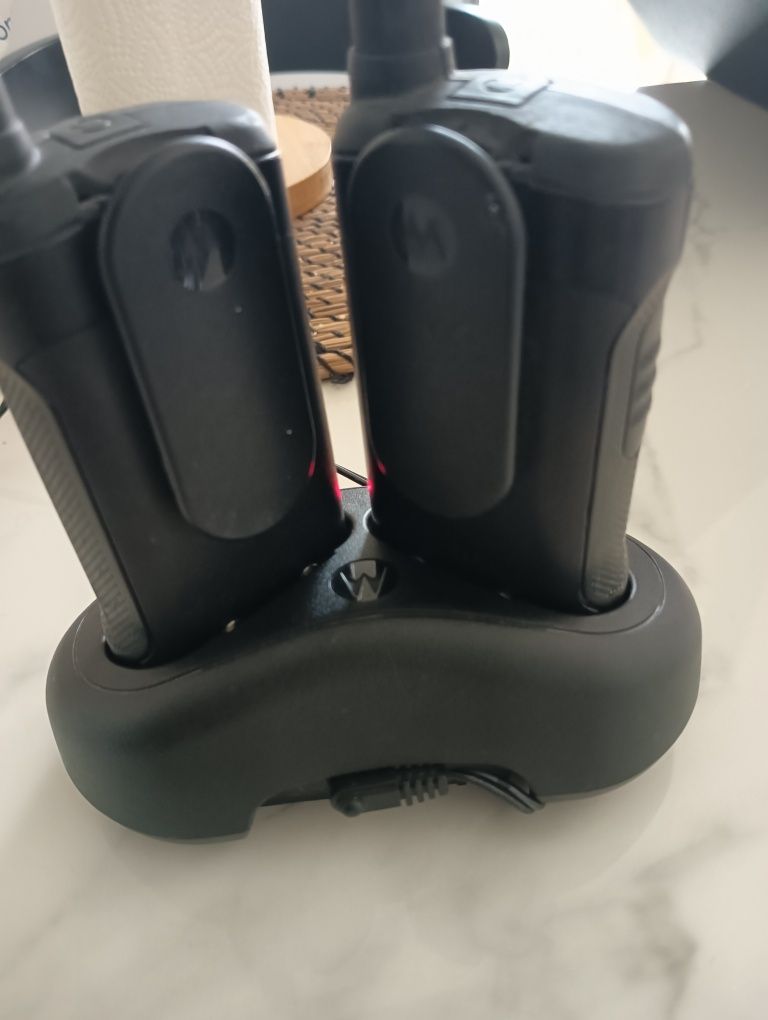 2 Walkie Talkie Motorola e carregador. Usados em bom estado*