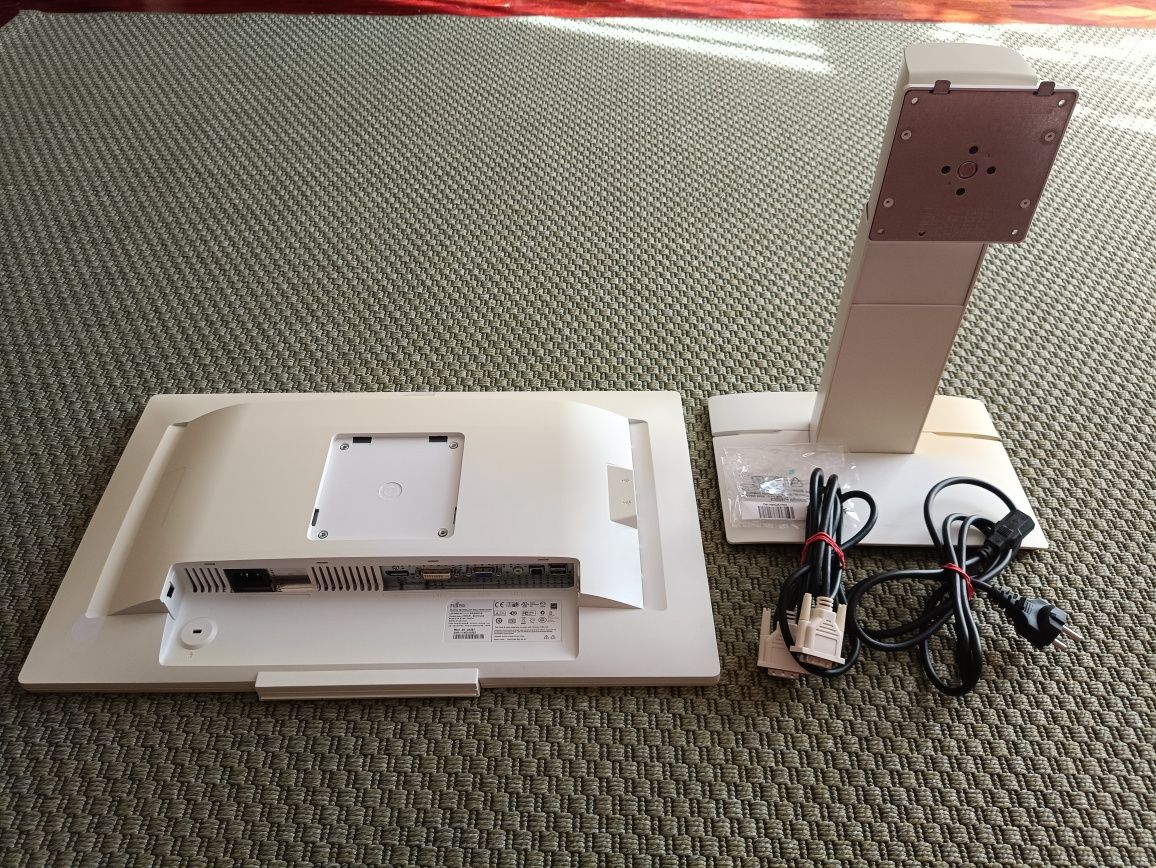 Zestaw monitor Fujitsu 23'' + uchwyt Fujitsu