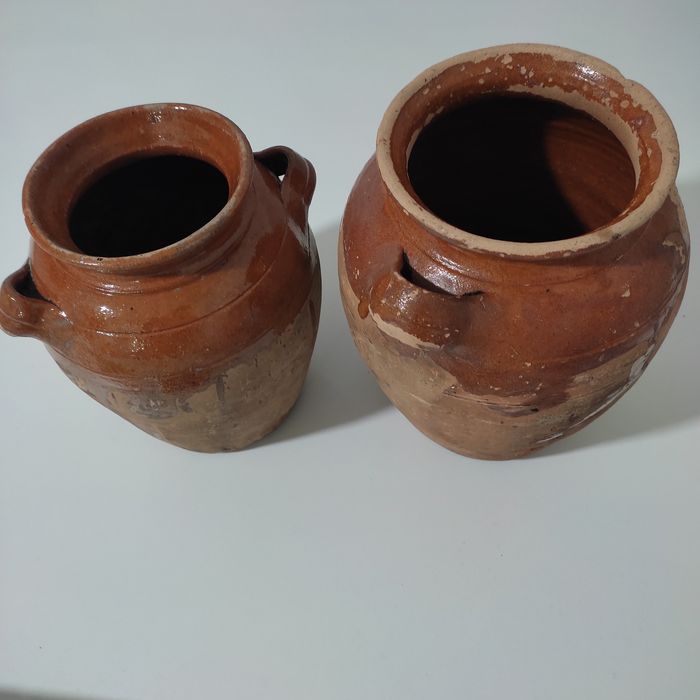 Potes antigos em barro