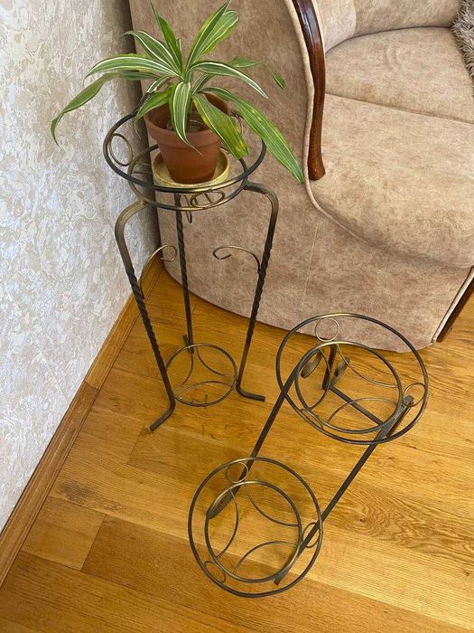 Напольные подставки для цветов 2шт.