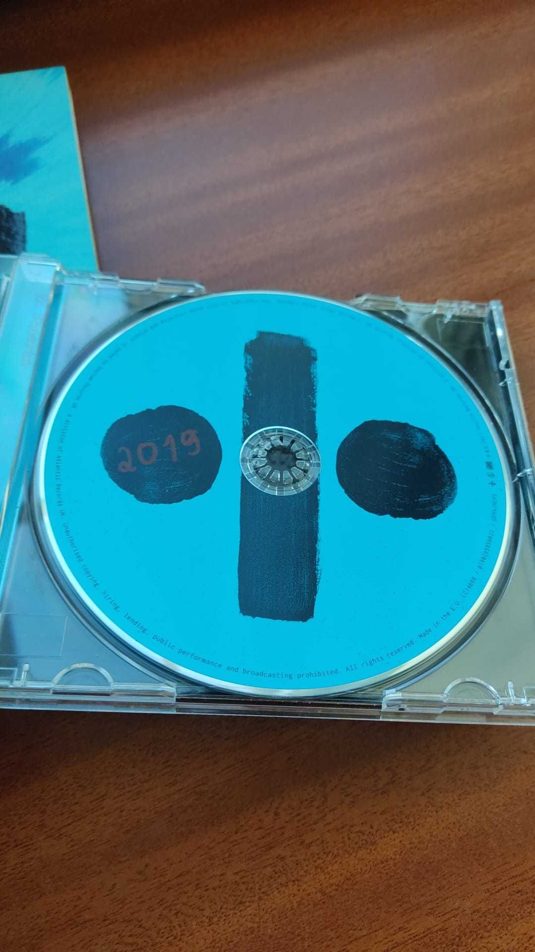 CD do álbum "%" do Ed Sheeran