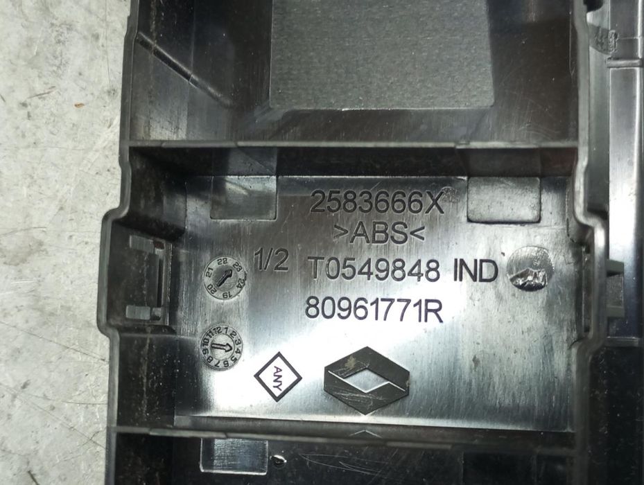 Comando / botão / interruptor vidros frente direito DACIA Jogger