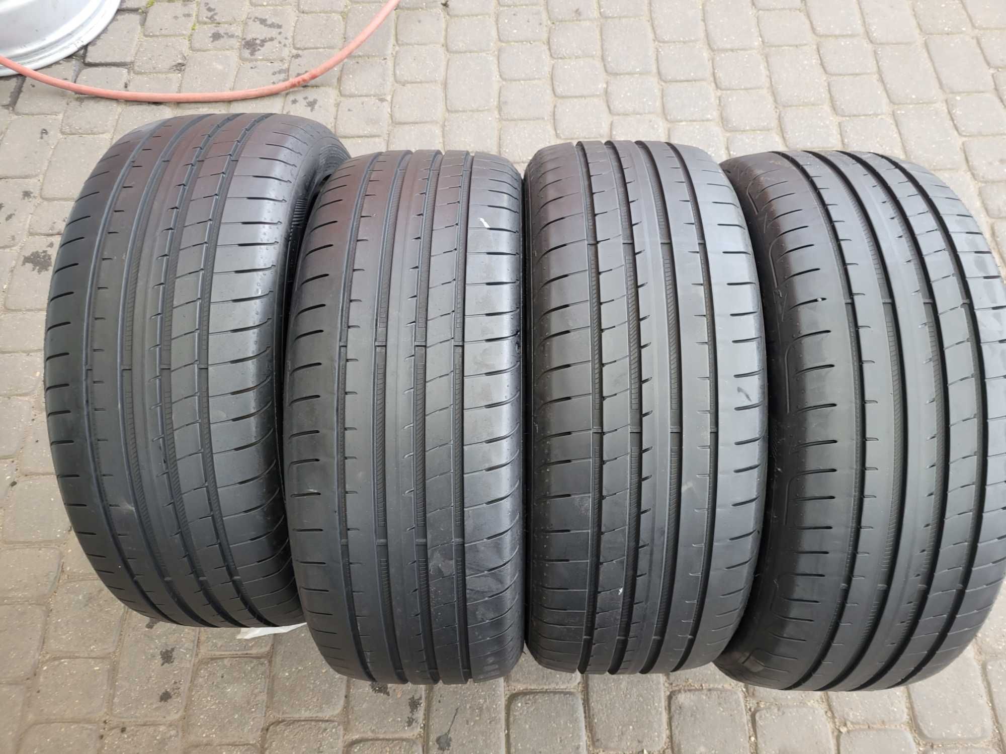 225  / 45  R  18  Goodyear      Komplet / Lato