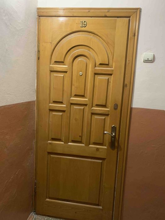 Продам вхідні дерев'яні  двері