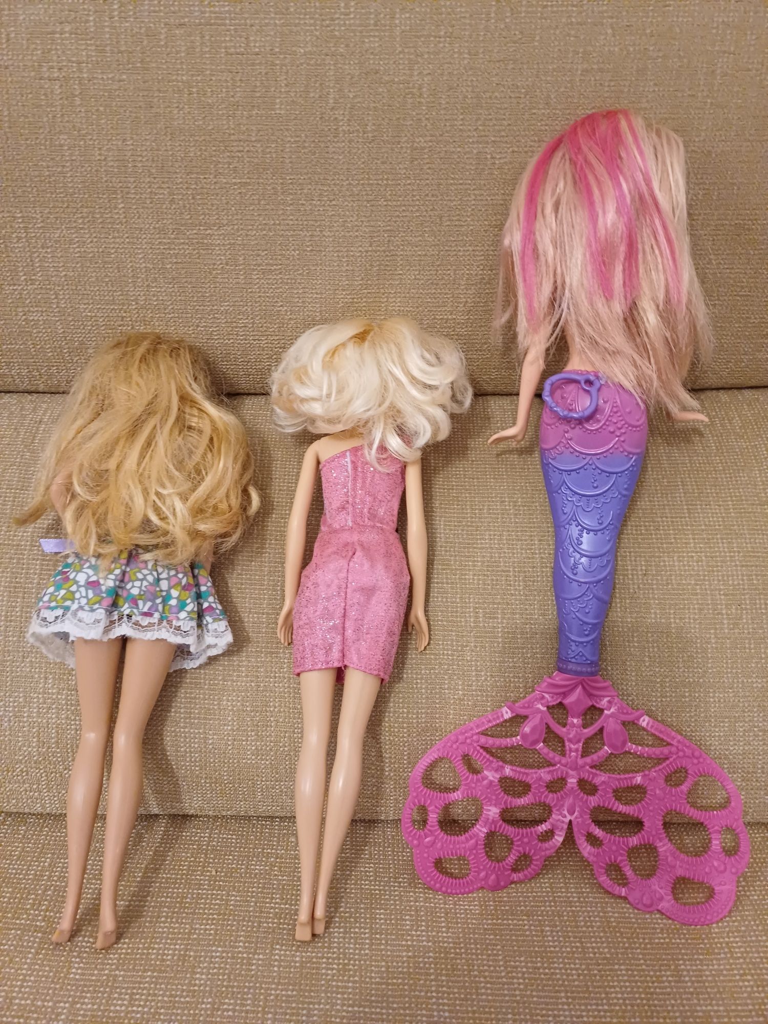 Conjunto de três Barbies
