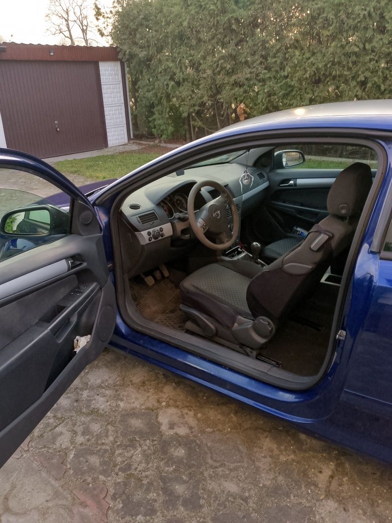 Opel Astra GTC 1.7cdti