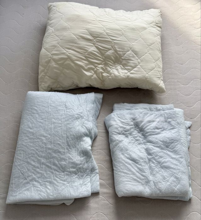 Materac 160x200 + 2 letnie kołdry +1 poduszka  + 3 półki