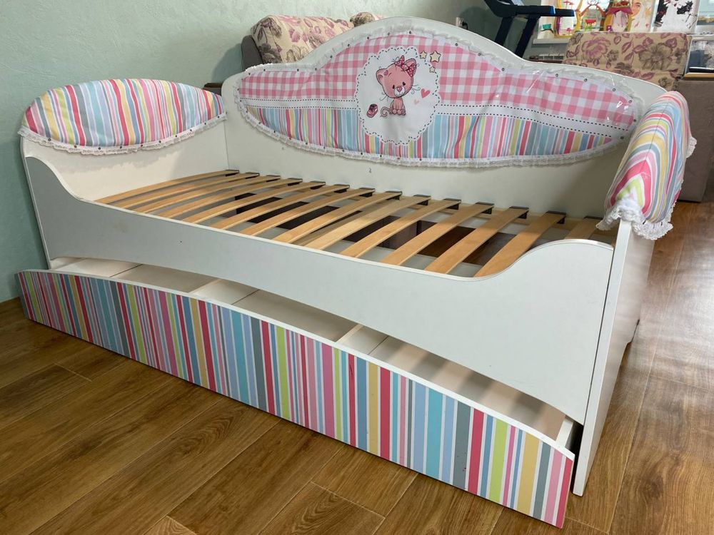 Детская кроватка для девочек