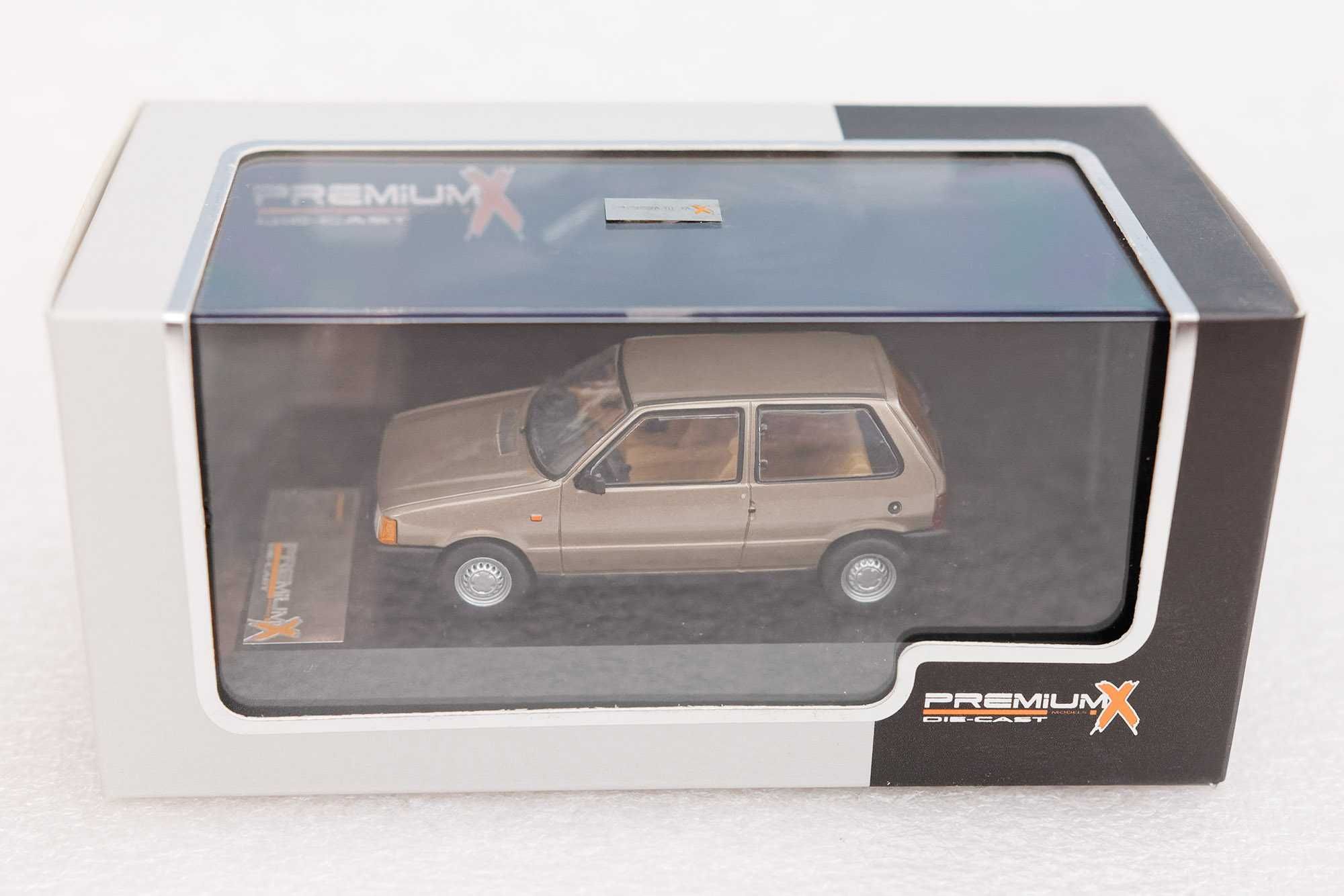 FIAT UNO 1983 złoty 1:43 nowy w gablotce Premium X kultowe auta PRL