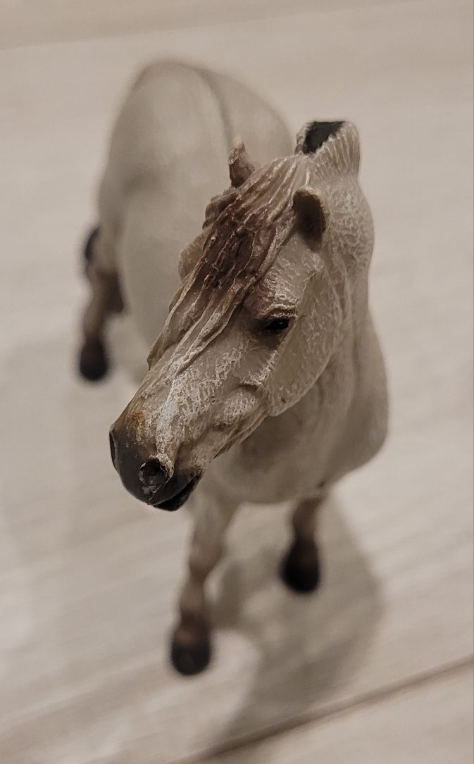 Figurka Collecta koń siwy