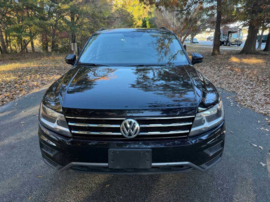 Volkswagen Tiguan      2021