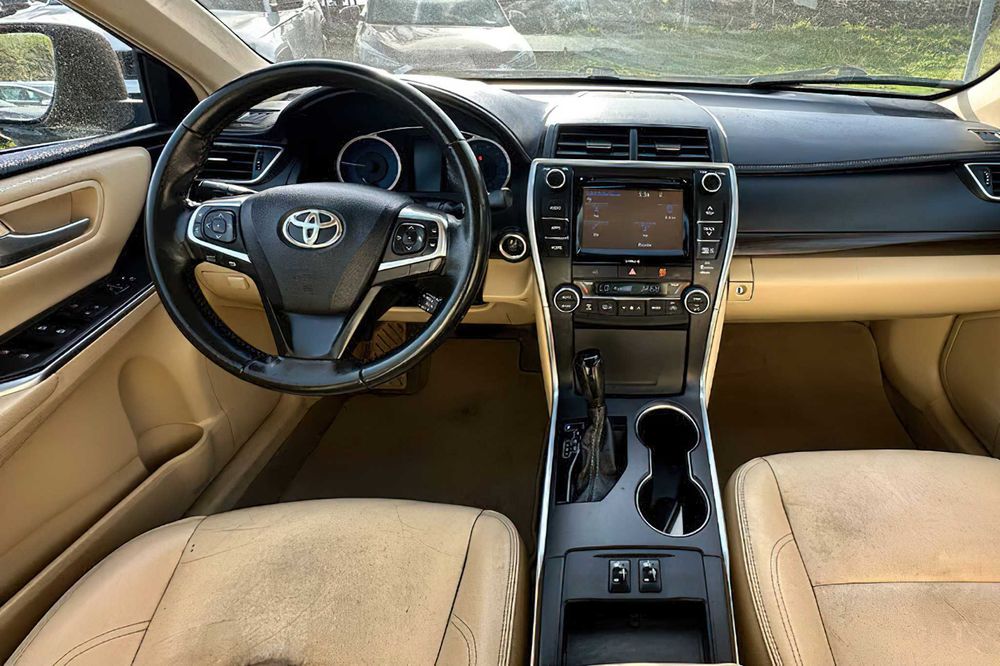 Toyota Camry      2016