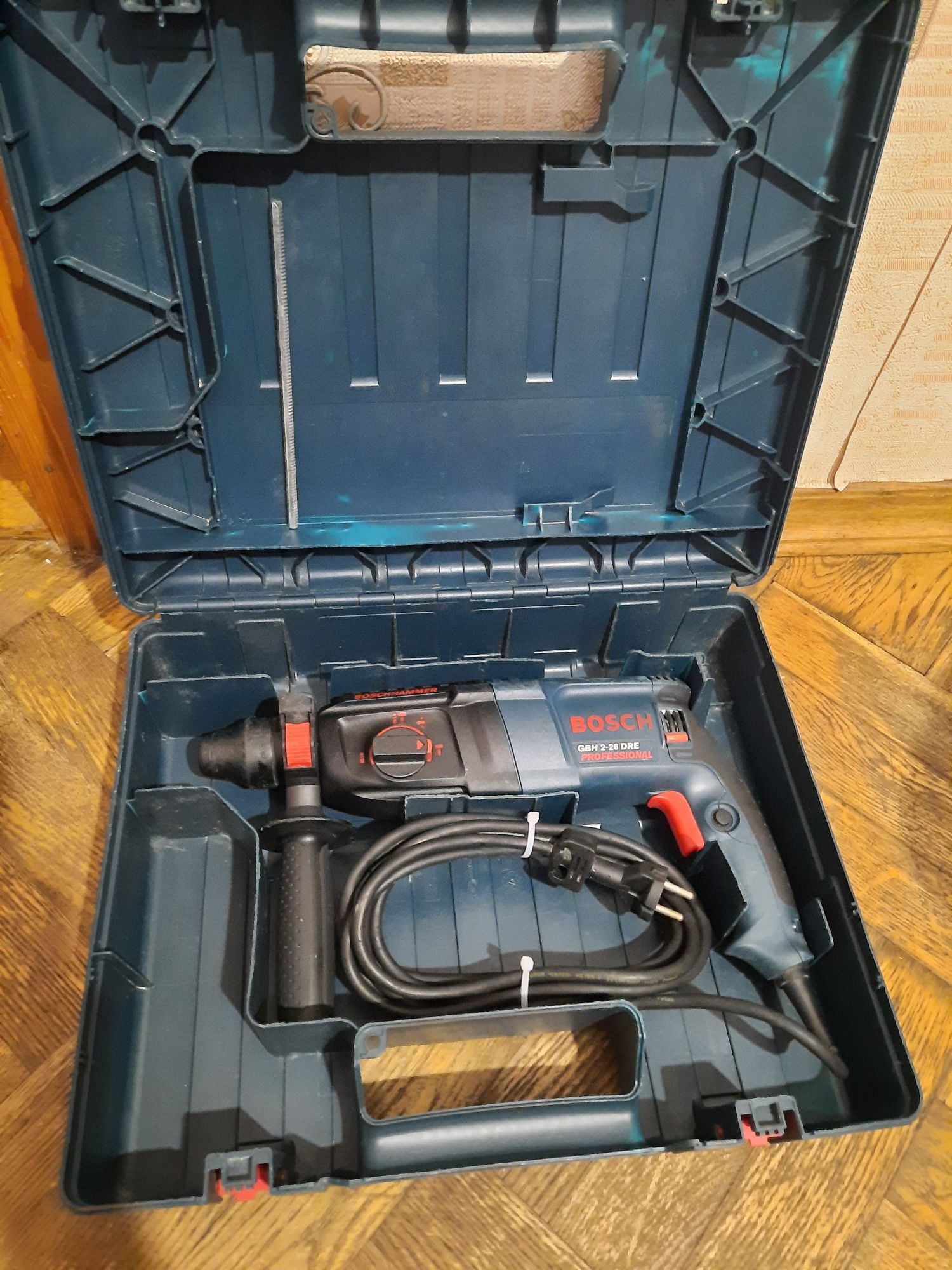 100% оригінал!!Перфоратор Bosch GBH 2-26 DRE,800вт,2.7дж