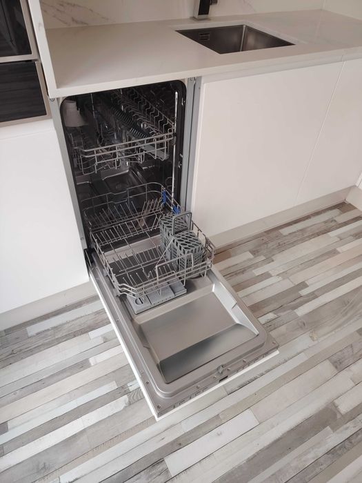 Cozinha branco lacado e bancada calacatta