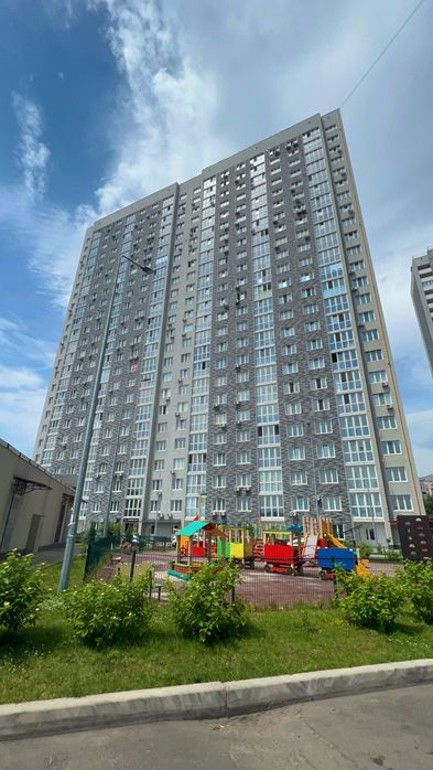 Ревуцького 54-Б, 1-к.кв 47,5м2 з обробкою та видом на озеро, h-2,70