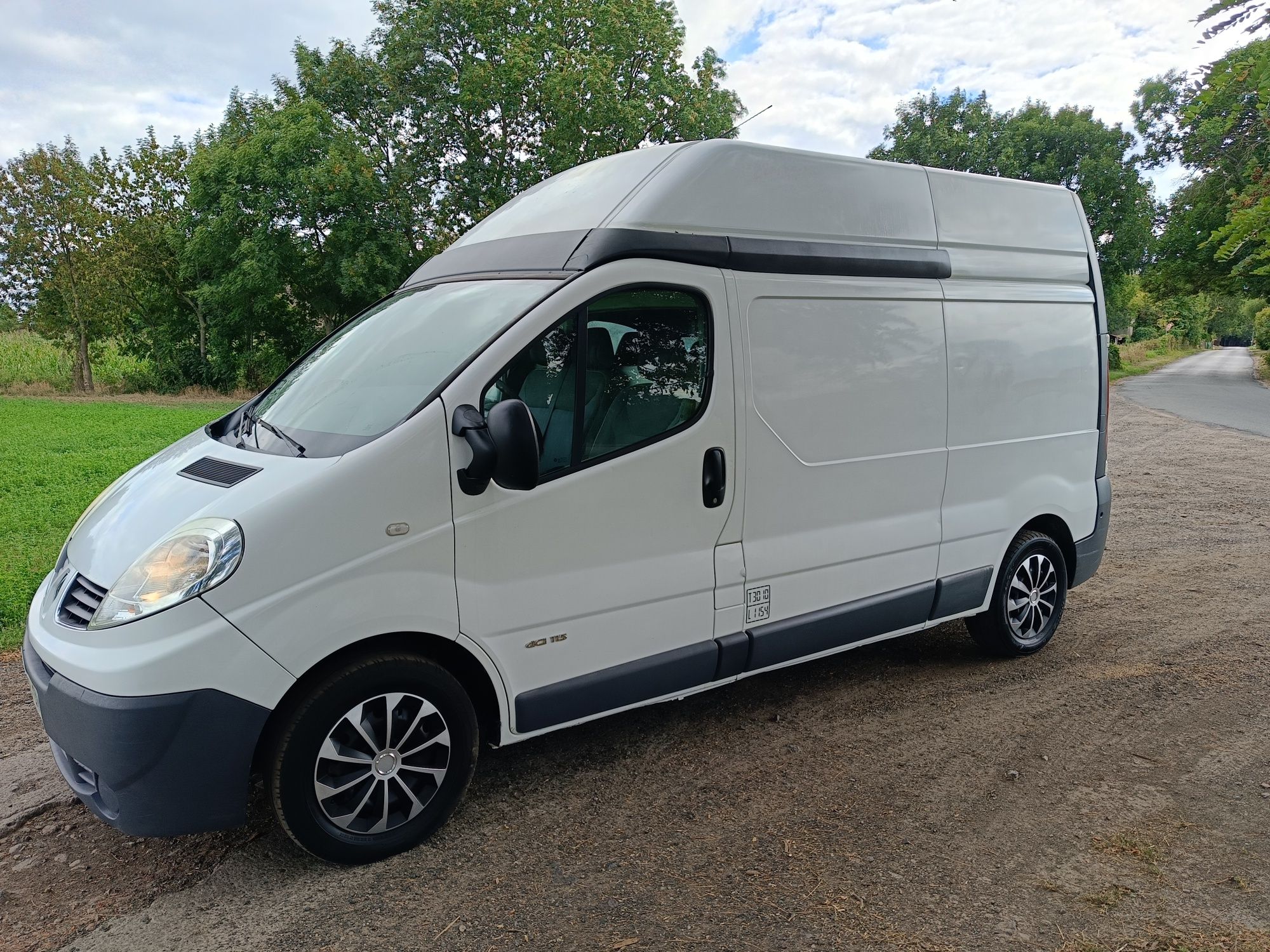 Renault Trafic Long L2H2 Wysoki 2.0 DCi 115 KM Vivaro Webasto Hak
