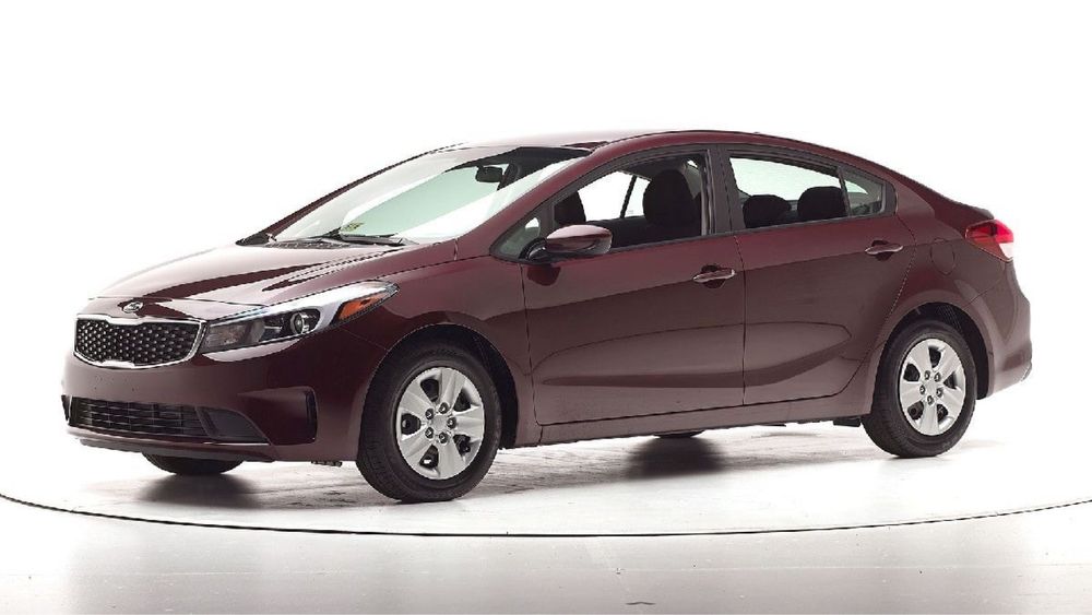 Аренда Kia Forte форте Hyundai Elantra элантра МКПП механика ГБО такси