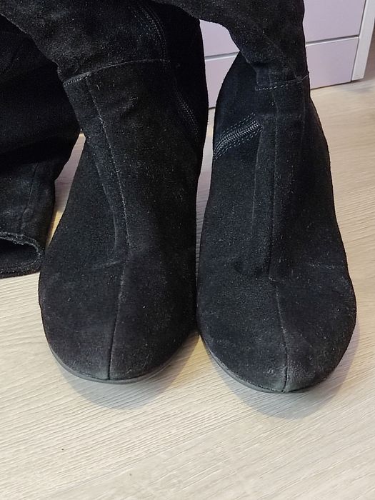 Замшеві високі чоботи