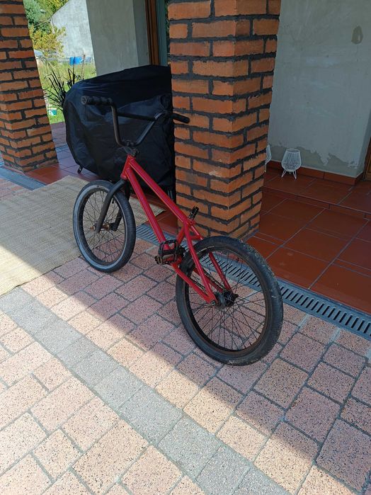 Rower bmx czerwony