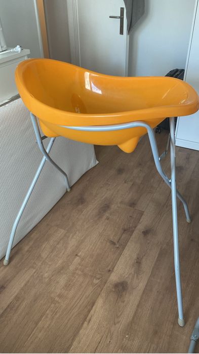 Banheitra com suporte