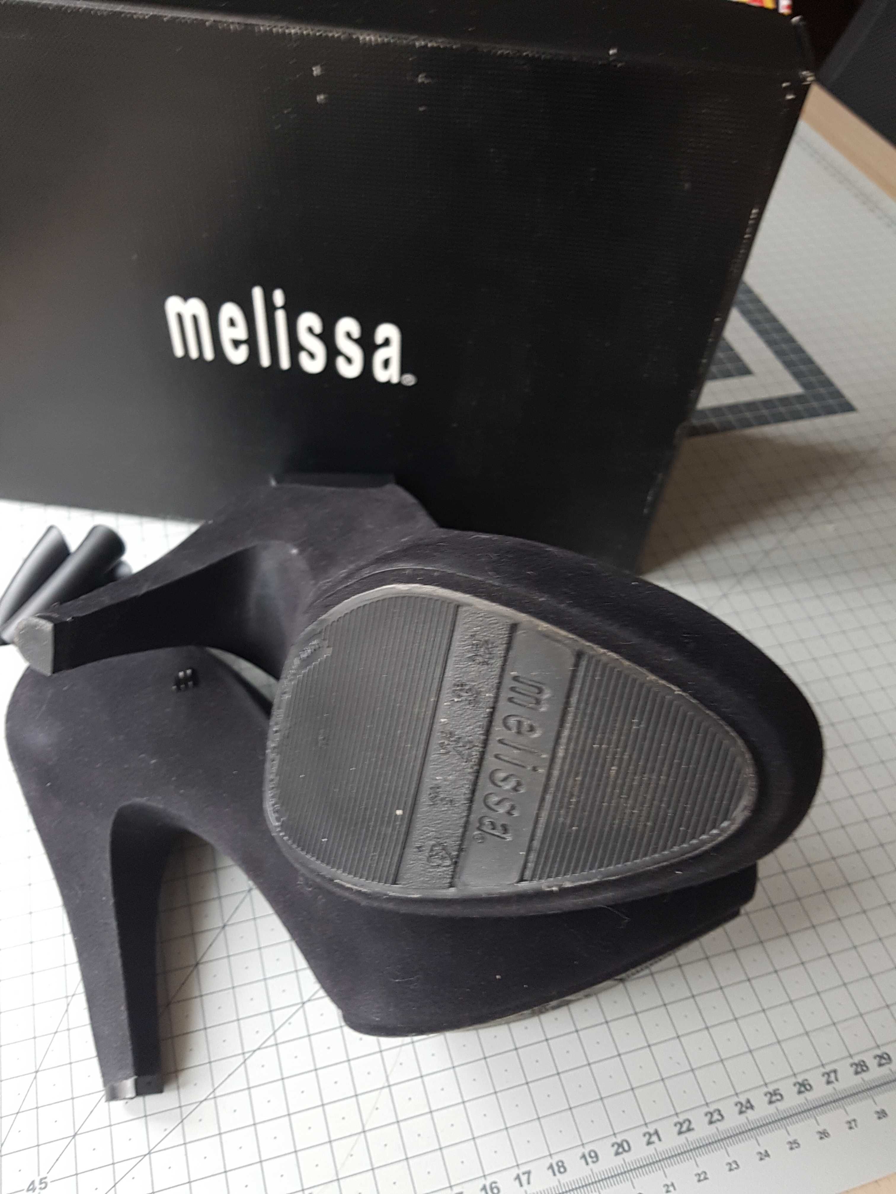 Czółenka szpilki czarne Melissa r. 39