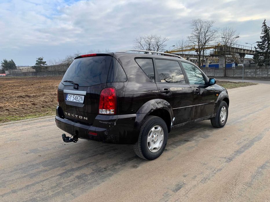 SsangYong Rexton 4x4 * 3,5 T hak * silnik 3.2 pancerny Mercedes