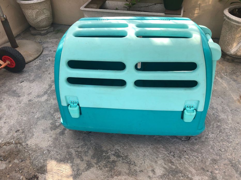 Caixa (jaula] trolley para transporte de cão
