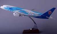 Модель самолета Boeing 787-8 DreamLiner China Southern Airlines, 43 см