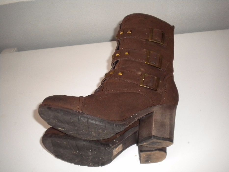 Botas castanhas Nº 39