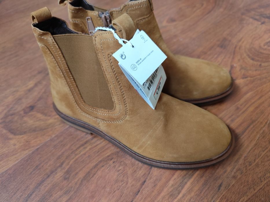 Botas novas em pele tamanho 34 Zara menino