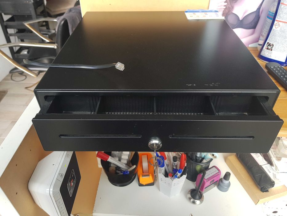 Impressora térmica, gaveta, leitor de barras