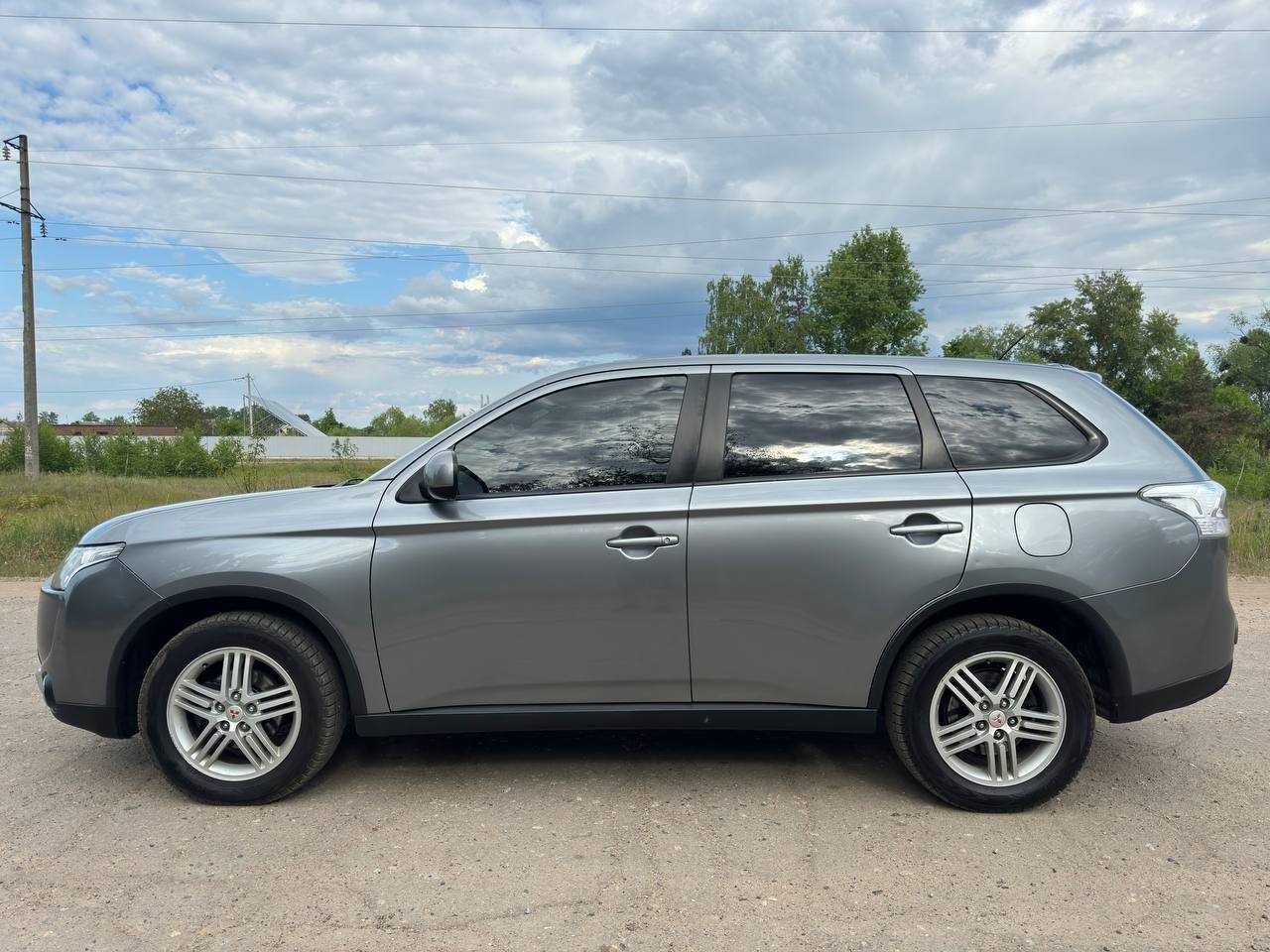 Mitsubishi Outlander 2015 рік