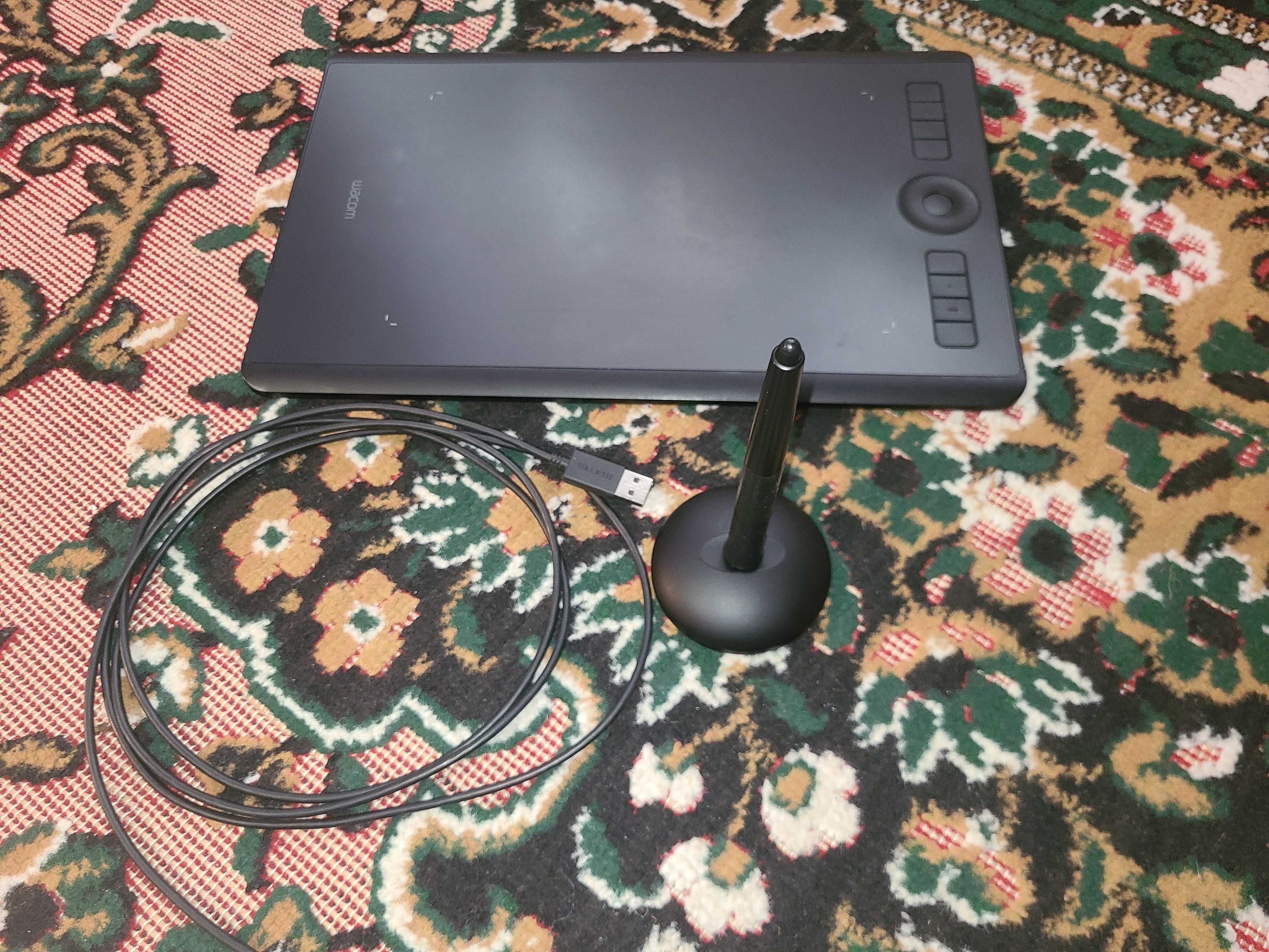 Графічний планшет Wacom Intuos Pro medium, PTH-660