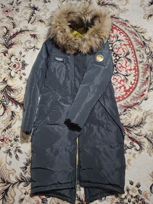 Продам пуховик з чорнобуркою