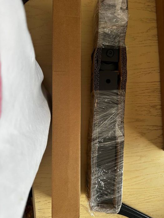 Фурнітура для підвісних дверей