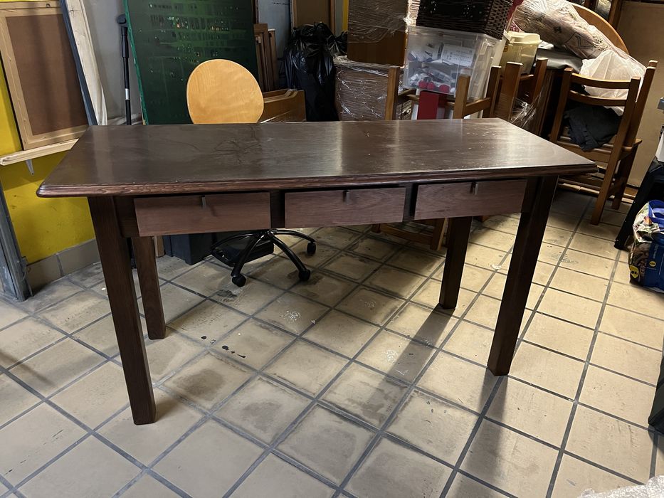 Mesa antiga de madeira