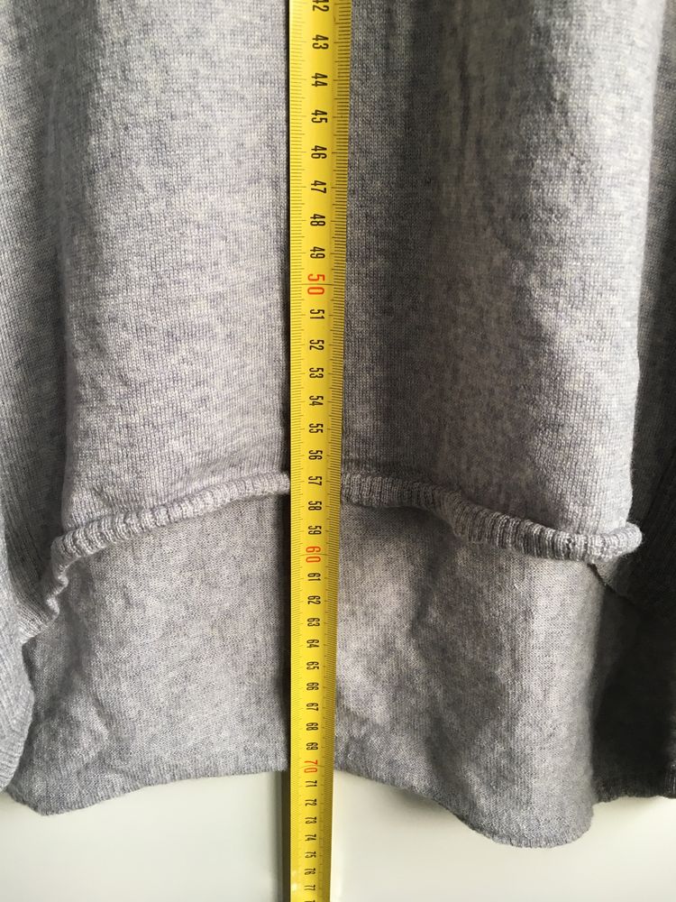 Szary sweterek z wełny merino (100% merino wool). Rozmiar M.