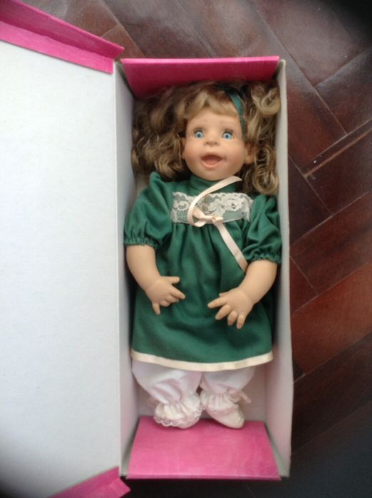 Boneca de porcelana