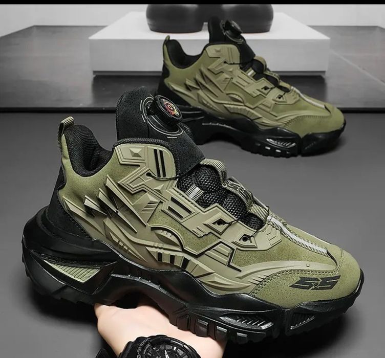 Кросівки спортивні