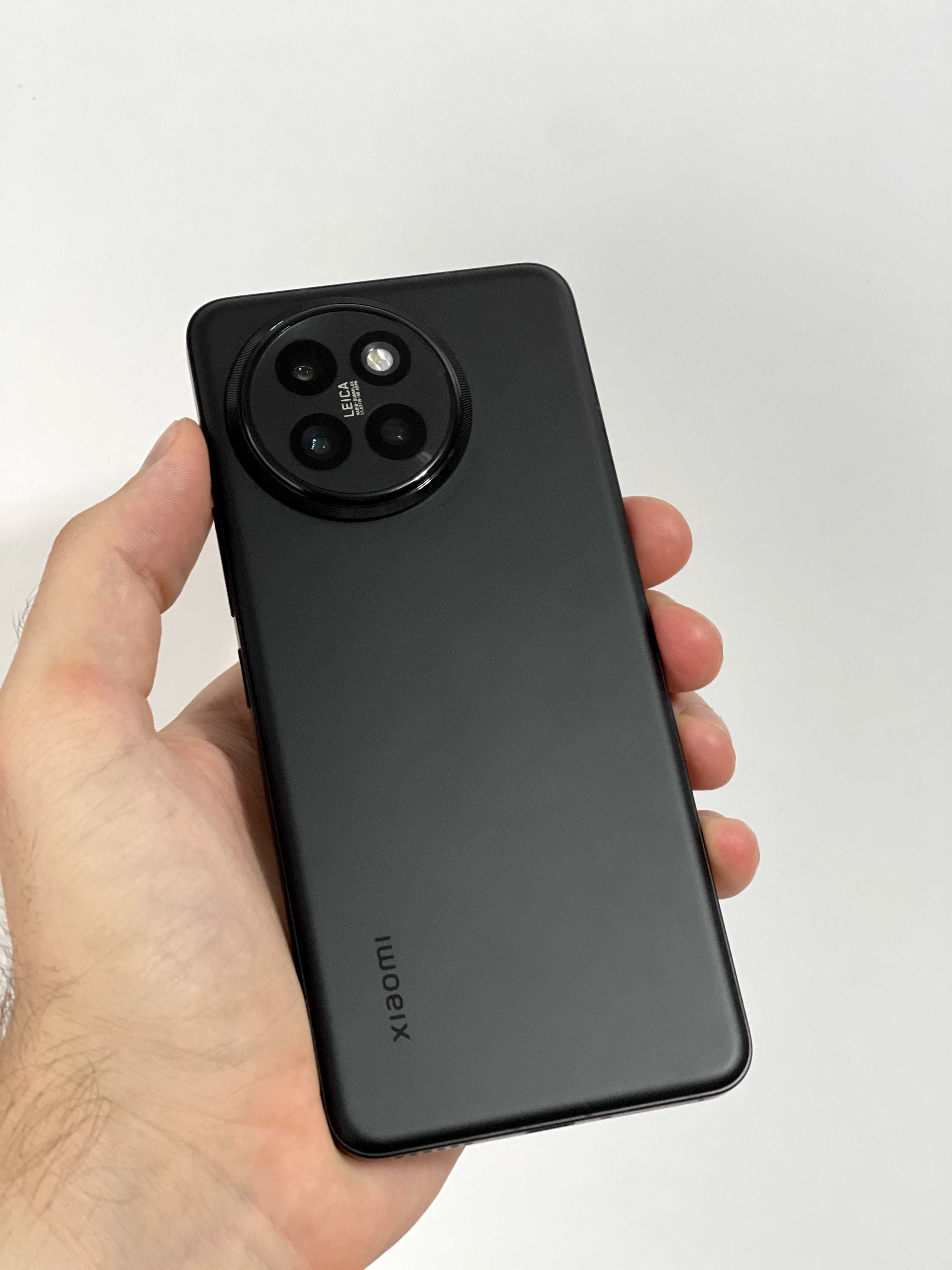 Xiaomi civi 4 pro 12+4/256 Qualcomm Snapdragon 8 gen3 мощный