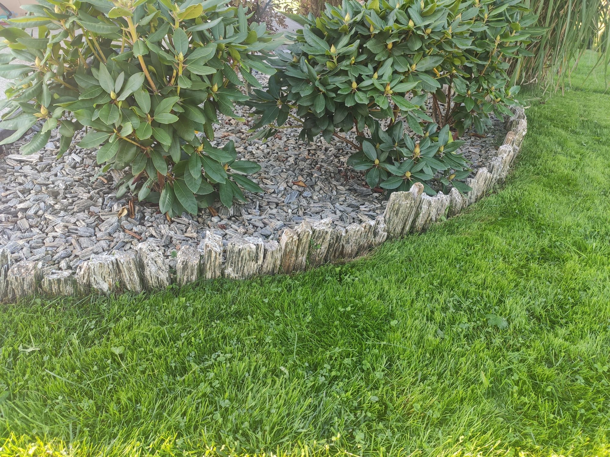 Obrzeża palisady gnejsowe palisada gnejs szpilki obrzeże kamienne