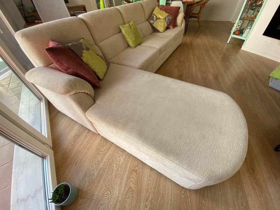 Sofa chaise long 4 lugares creme